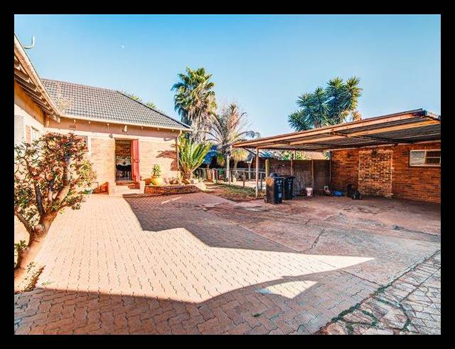 3 BEDROOM HOUSE FOR SALE IN RHODESFIELD